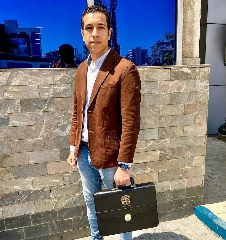 عميل راضٍ عن خدمات تنظيف شركة يوني سيرفس.