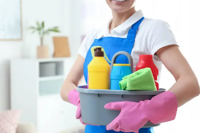 شركة تنظيف محلات تجارية.