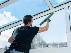 شركات تنظيف واجهات المحلات.