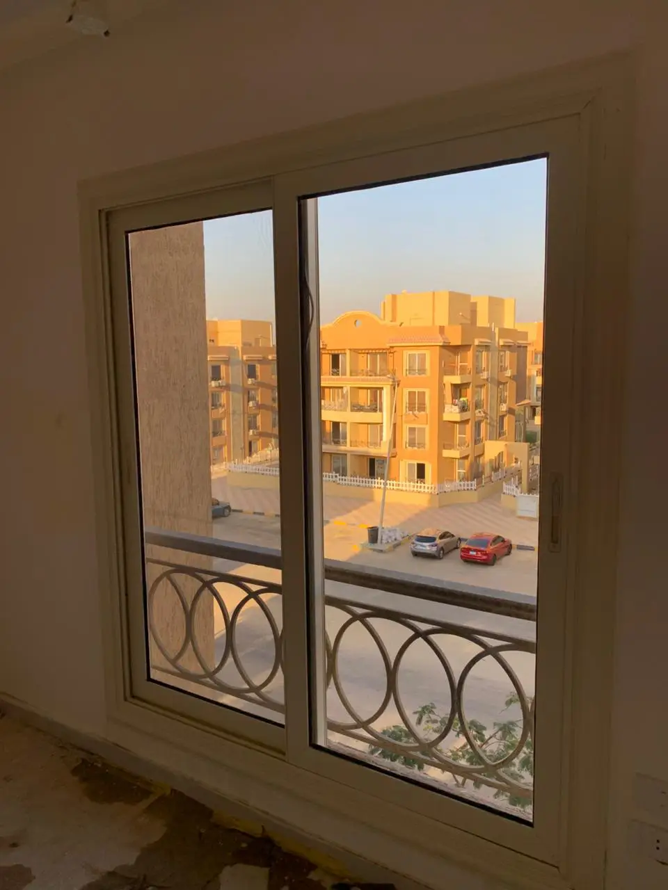 تنظيف استيكر الالمويتال